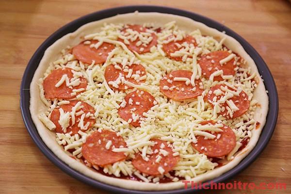 Cuối tuần rảnh rỗi tự làm ngay món pizza xúc xích ngon tuyệt cả nhà cùng mê!