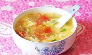 Đơn giản mà ngon miệng với món canh trứng cà chua quen thuộc, dân dã!