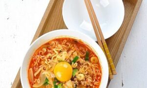 Lấp đầy bụng đói với món mì tôm trứng thịt băm ngon lành, đủ chất!