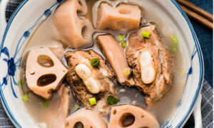 Bồi bổ cả nhà với món canh củ sen hầm xương thơm ngon, đủ chất!