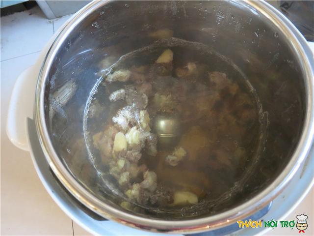 Cách làm món canh thịt bò nấu nấm bổ dưỡng, thơm ngon đến giọt cuối cùng!