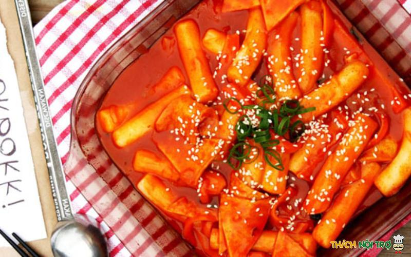 Cách làm Tokbokki (bánh gạo cay Hàn Quốc) truyền thống tại nhà thơm ngon chuẩn vị