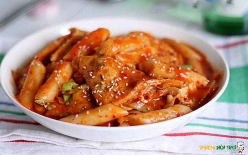 Cách làm Tokbokki (bánh gạo cay Hàn Quốc) truyền thống tại nhà thơm ngon chuẩn vị